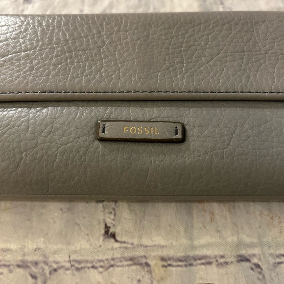 FOSSIL GREY COWHIDE PEBBLE GRAIN WALLET MANY CARD SLOTS ZIP BACK SNAP FRONT - Picture 3 of 9